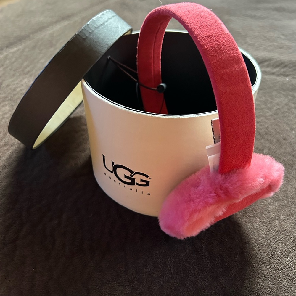 UGG kids coral Earmuffs, Kids OS, NWT, Brand new w/ original case